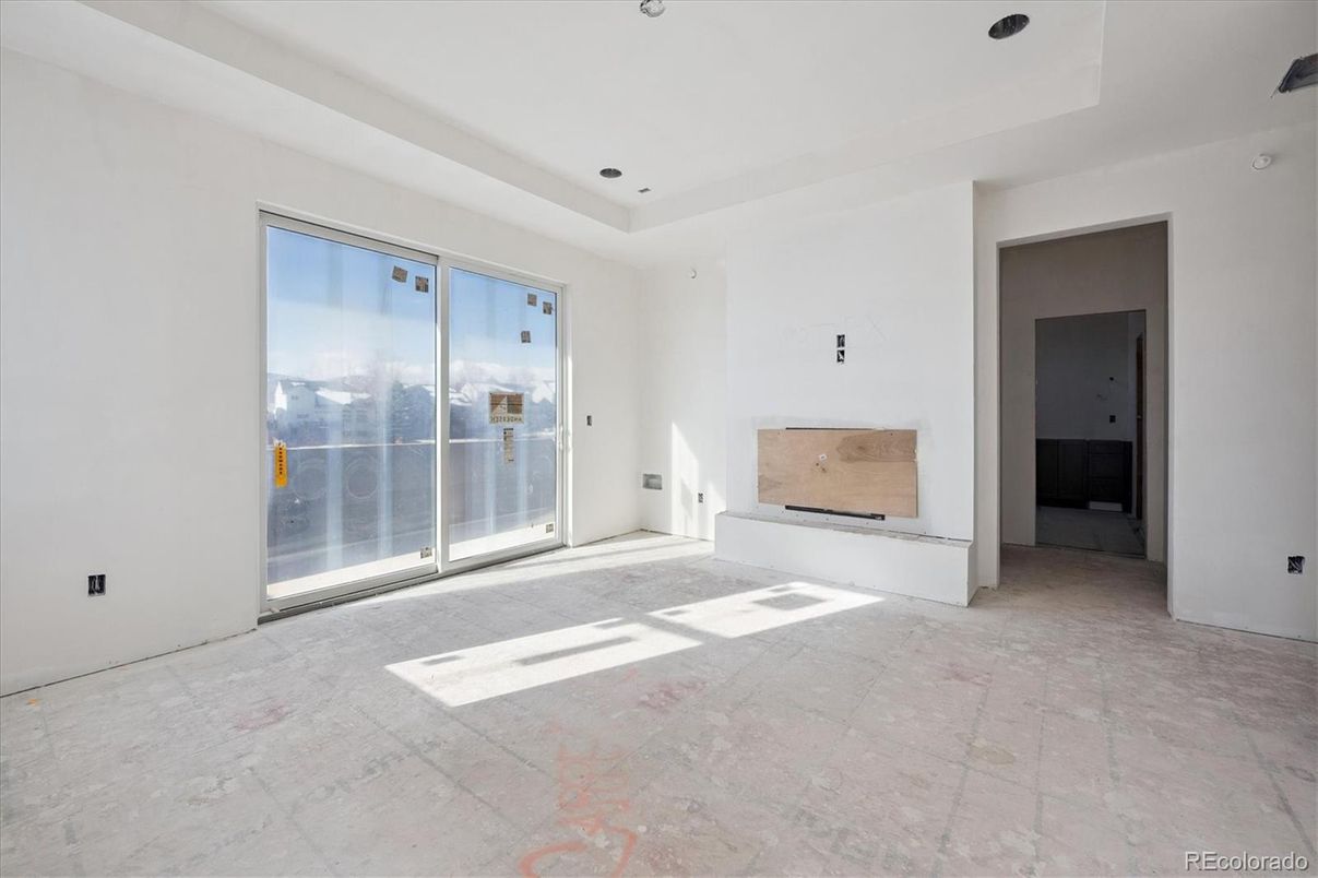 Empty room, Interior, Recessed Lighting