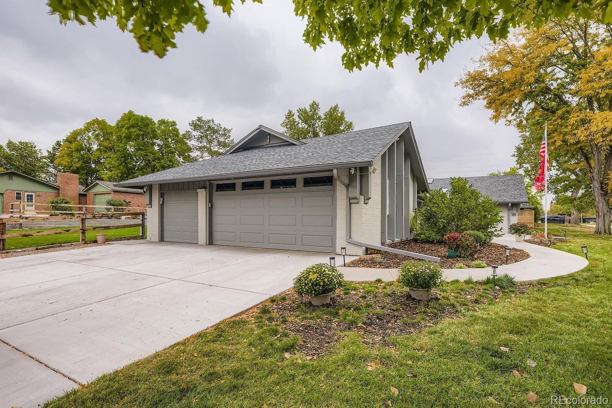 Detached Garage, Exterior