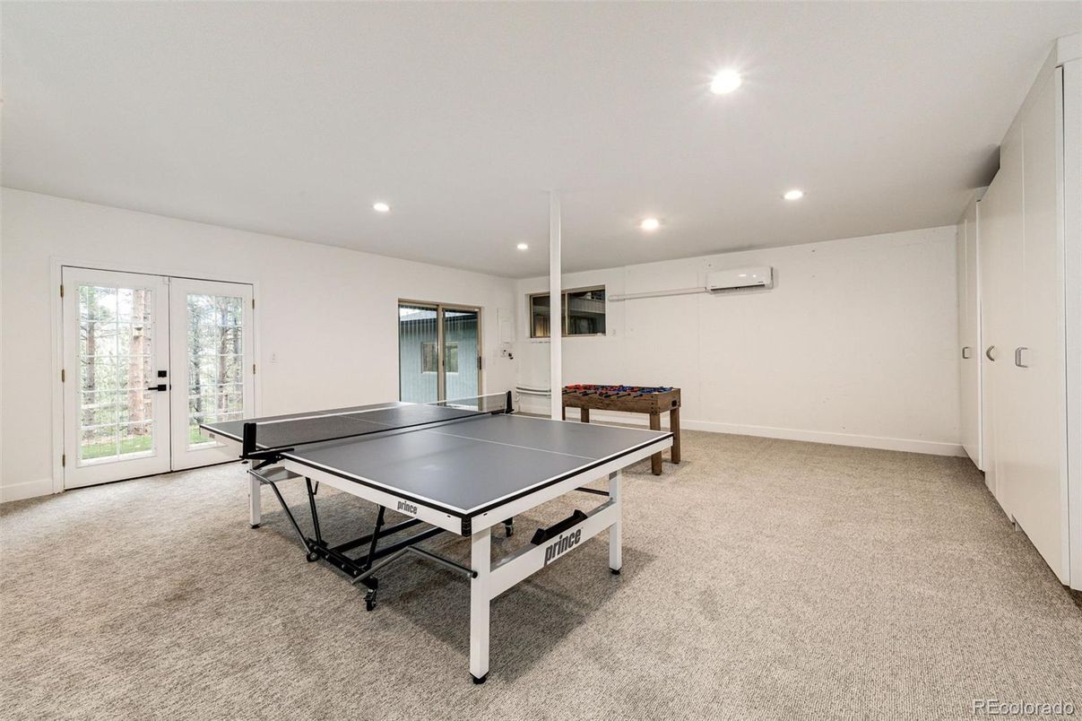 Game Room, Interior, Recessed Lighting