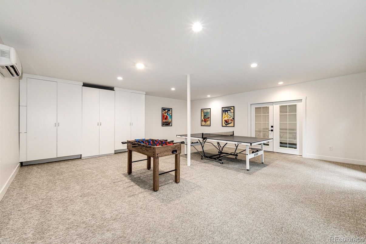 Game Room, Interior, Recessed Lighting