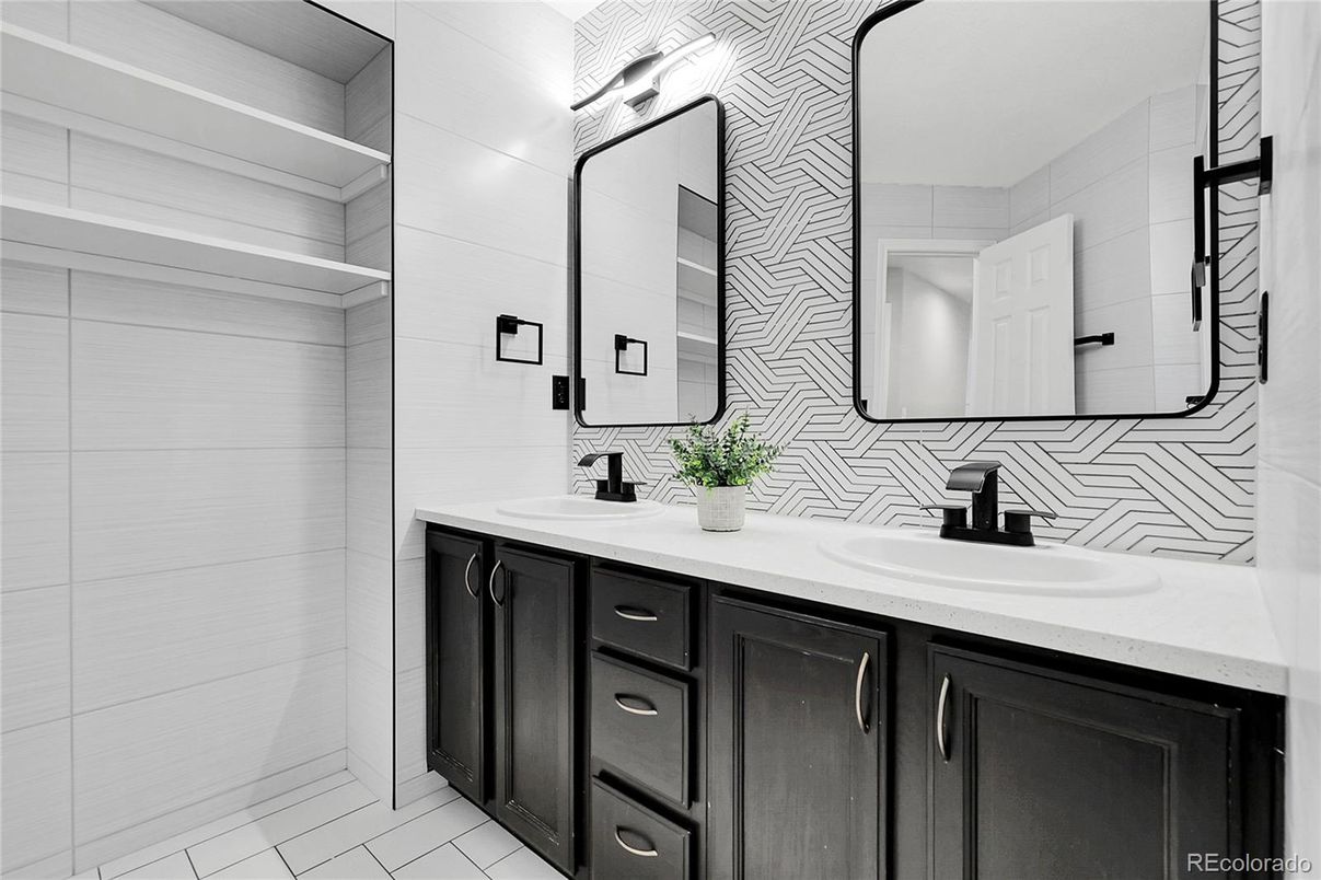 Bathroom, Dual Sink Vanities, Interior