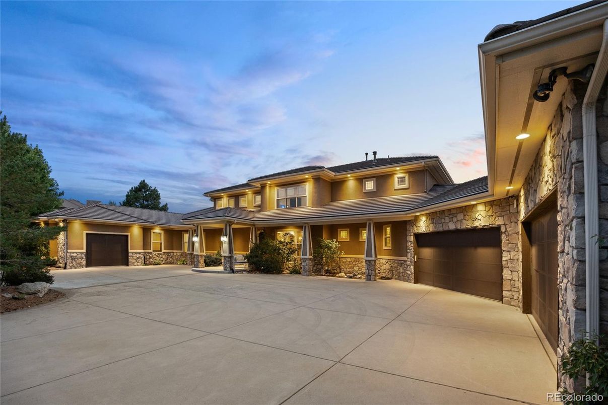 Attached, Exterior, Facade, Mediterranean