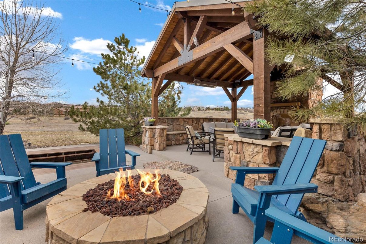 Exterior, Outdoor Kitchen