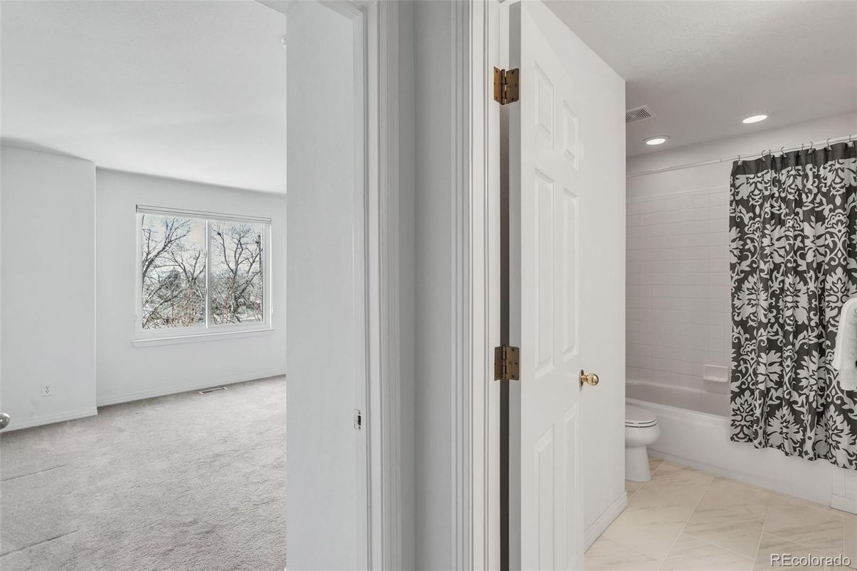 Bathroom, Interior, Marble, Recessed Lighting