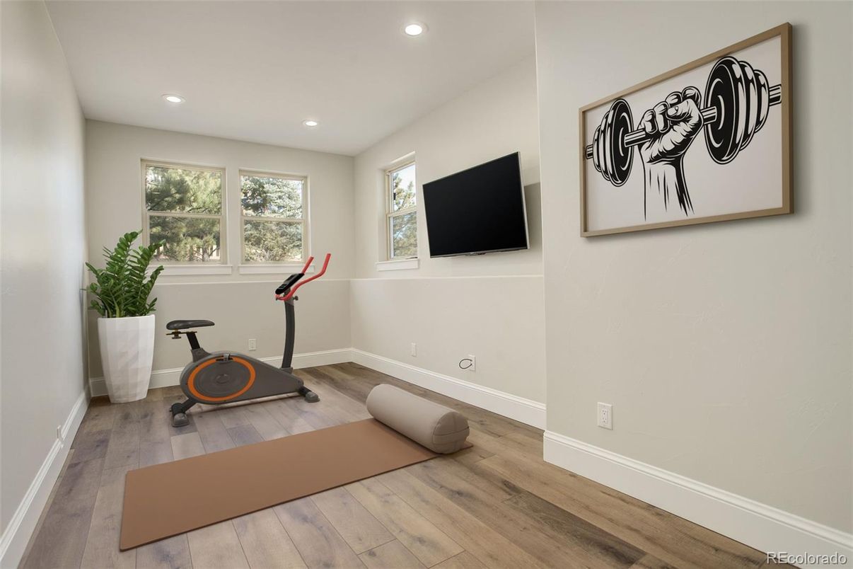 Fitness Equipment, Interior, Recessed Lighting, Wood Texture Flooring