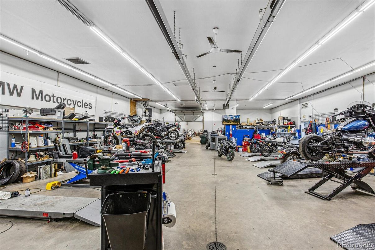 Fitness Equipment, Garage, Interior, Recessed Lighting