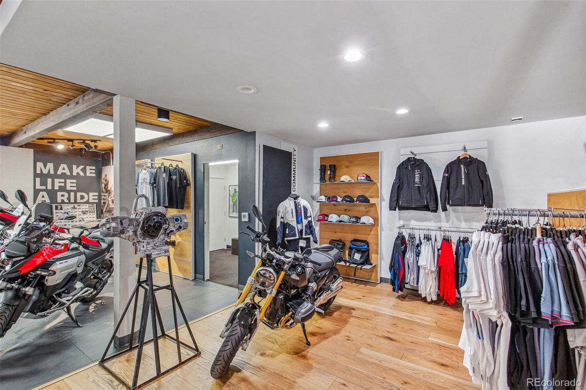 Interior, Recessed Lighting, Walk-in Closets, Wooden Beams, Wooden Ceilings, Wood Texture Flooring