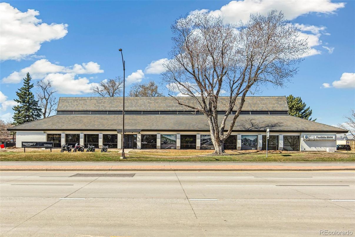 Attached, Exterior, Facade, Ranch