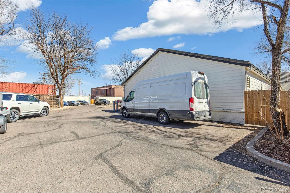 Detached Garage, Exterior