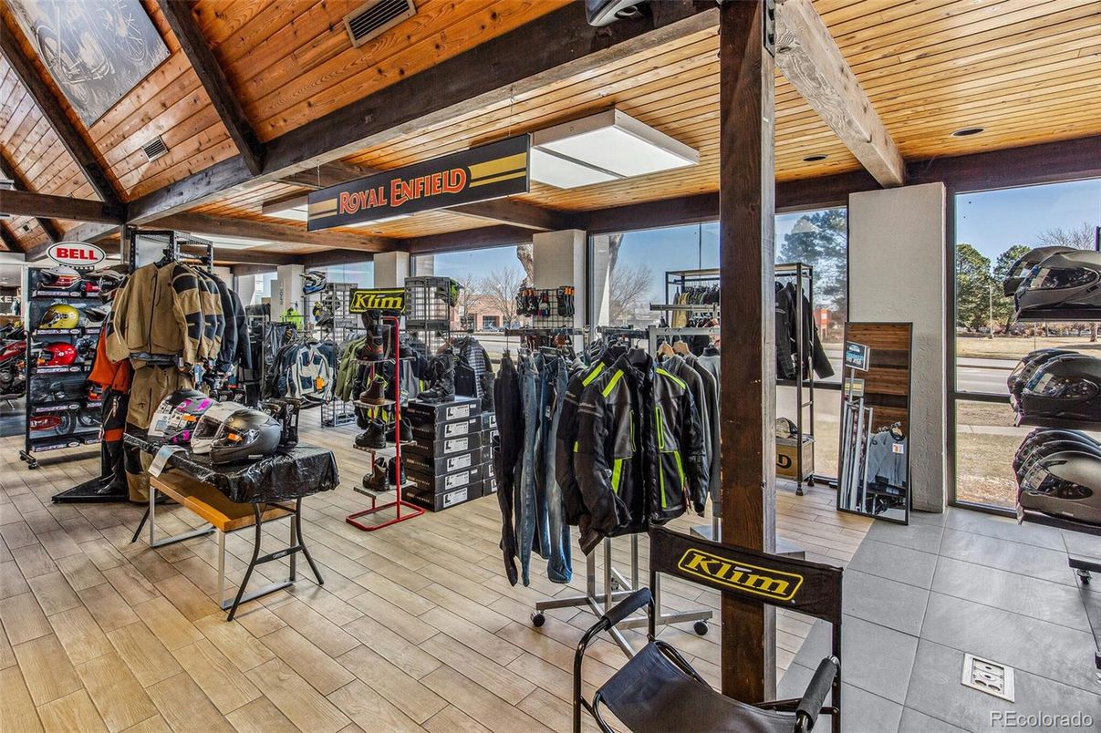 Fitness Equipment, Interior, Wooden Beams, Wooden Ceilings, Wood Texture Flooring