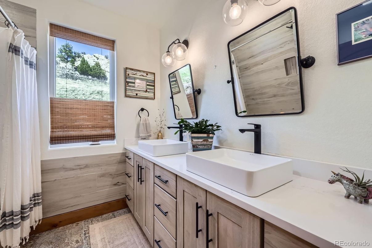Bathroom, Dual Sink Vanities, Interior