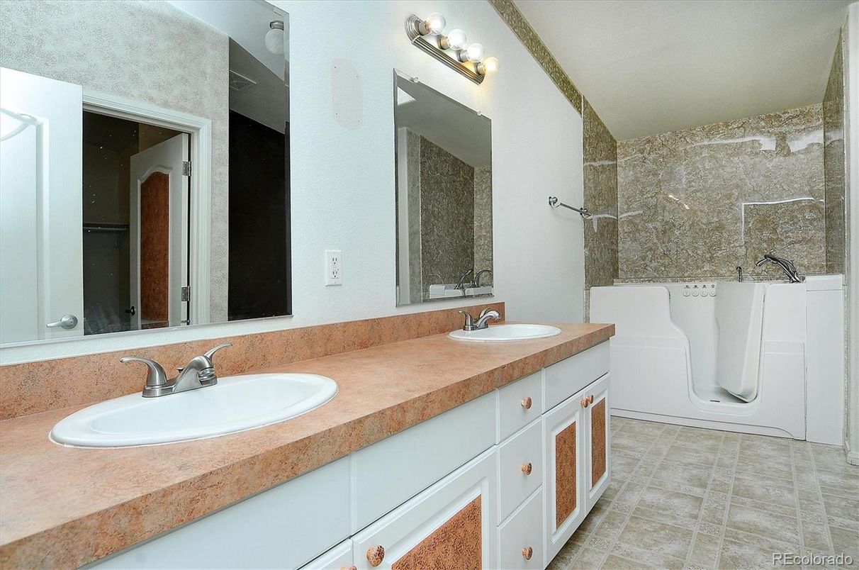 Bathroom, Dual Sink Vanities, Interior