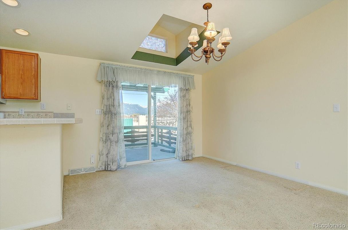 Chandelier, Empty room, Interior, Recessed Lighting