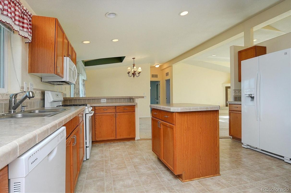 Chandelier, Interior, Kitchen, Recessed Lighting, Tile Countertops