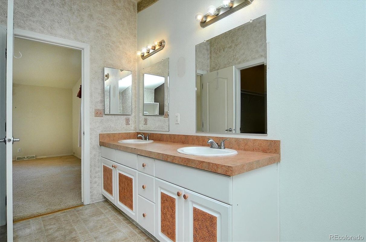 Bathroom, Dual Sink Vanities, Interior