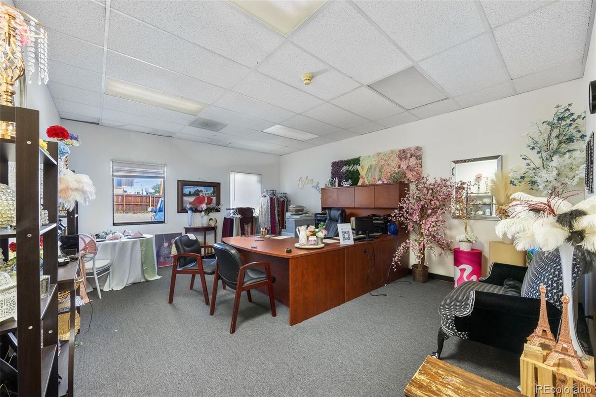 Home Office, Interior