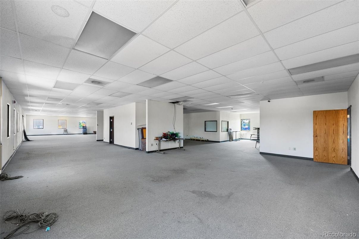 Empty room, Interior, Recessed Lighting