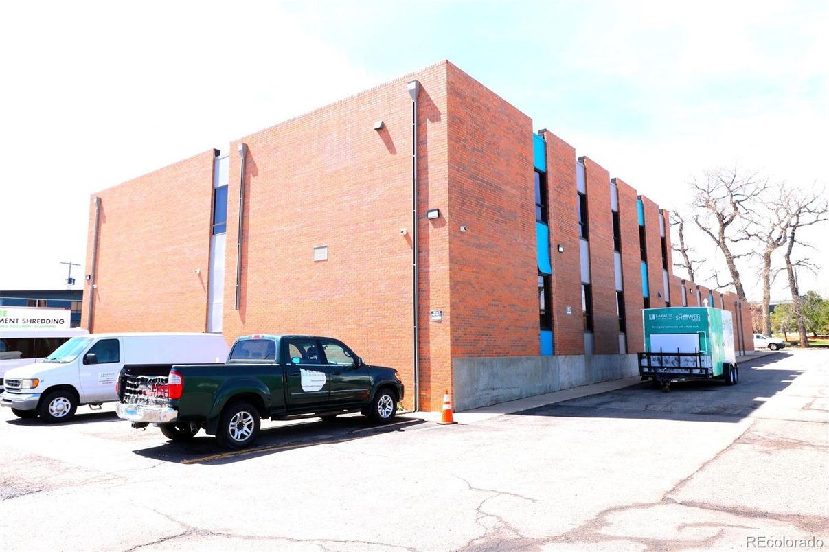 Exterior, Facade, Highrise