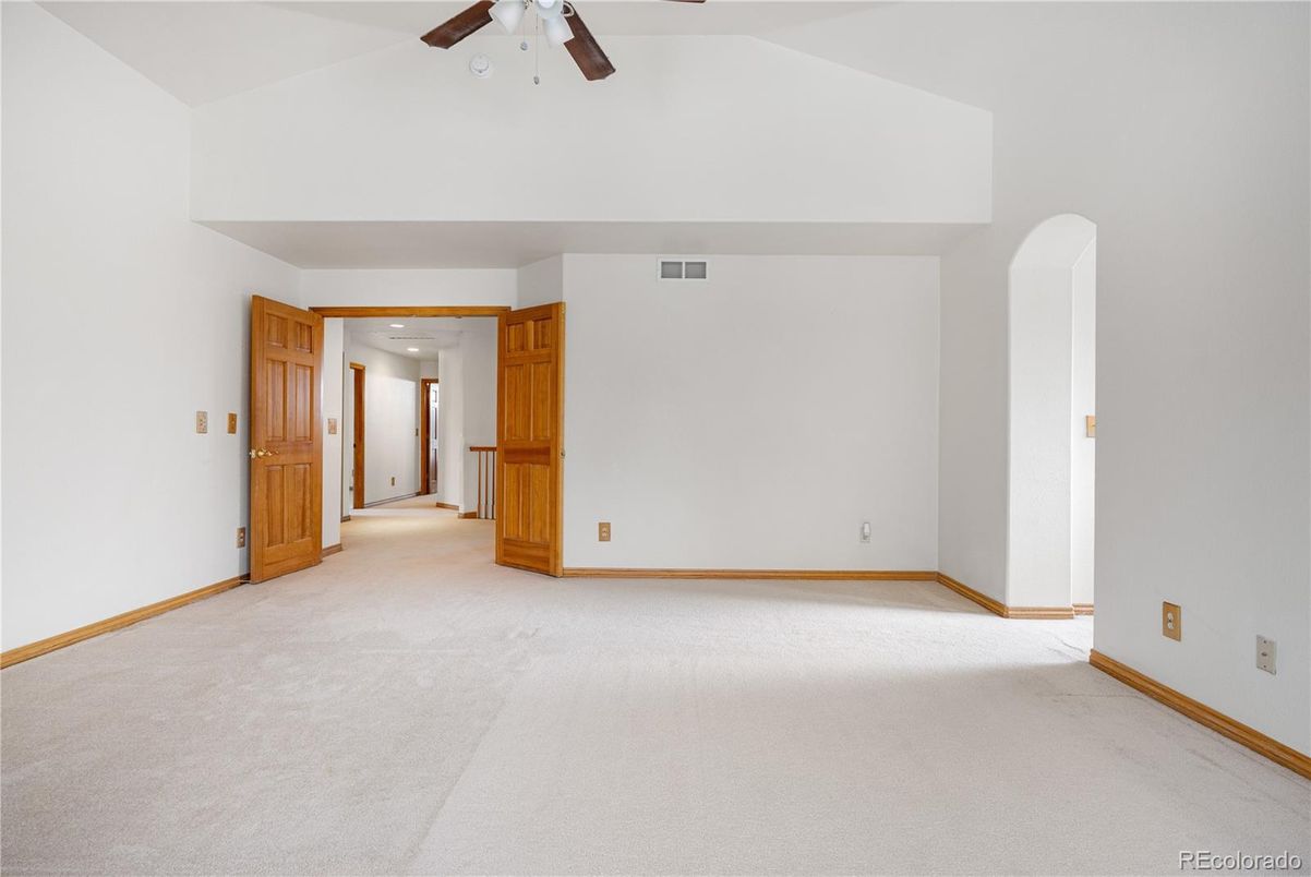 Empty room, Interior, Recessed Lighting