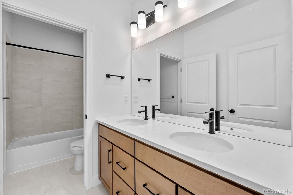 Bathroom, Dual Sink Vanities, Interior