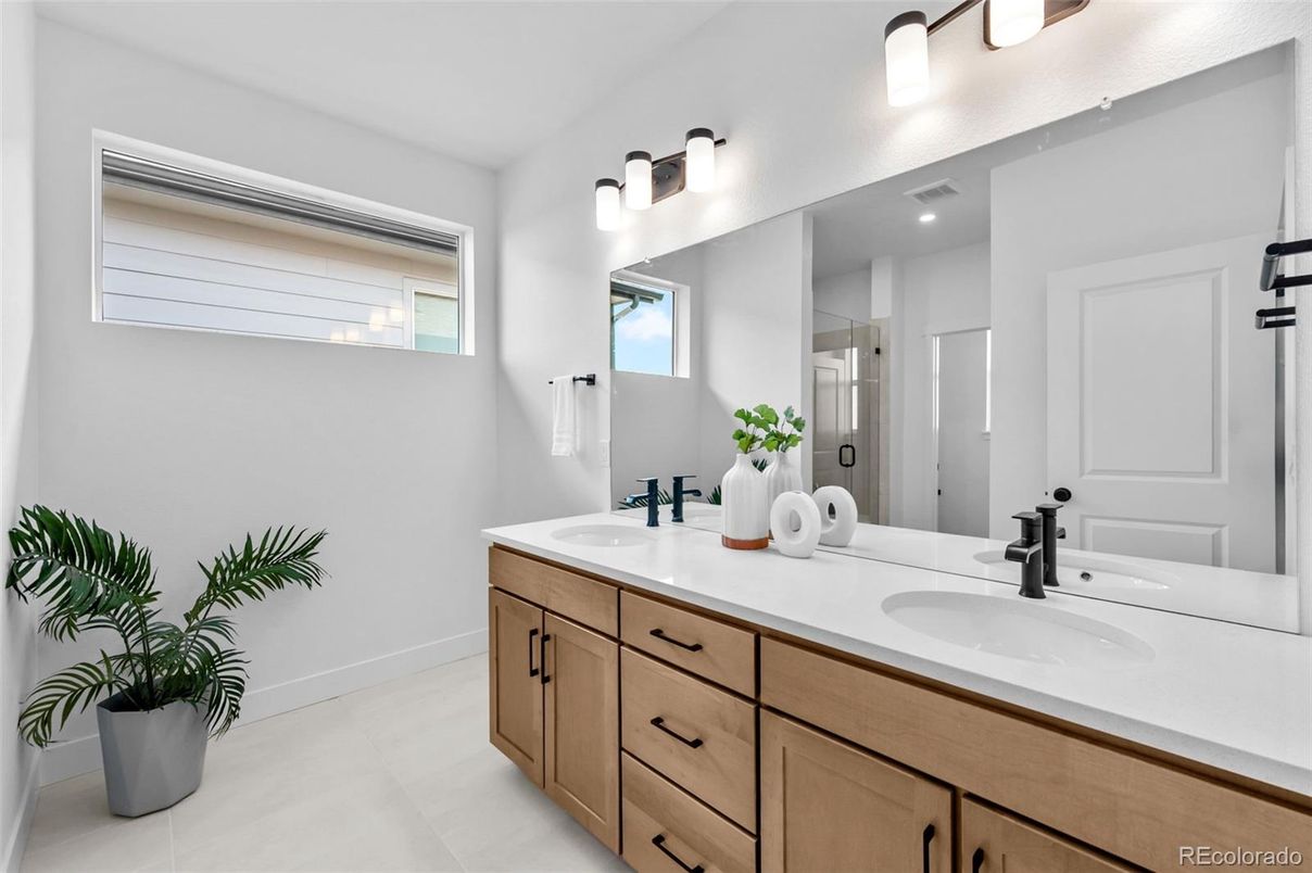 Bathroom, Dual Sink Vanities, Interior