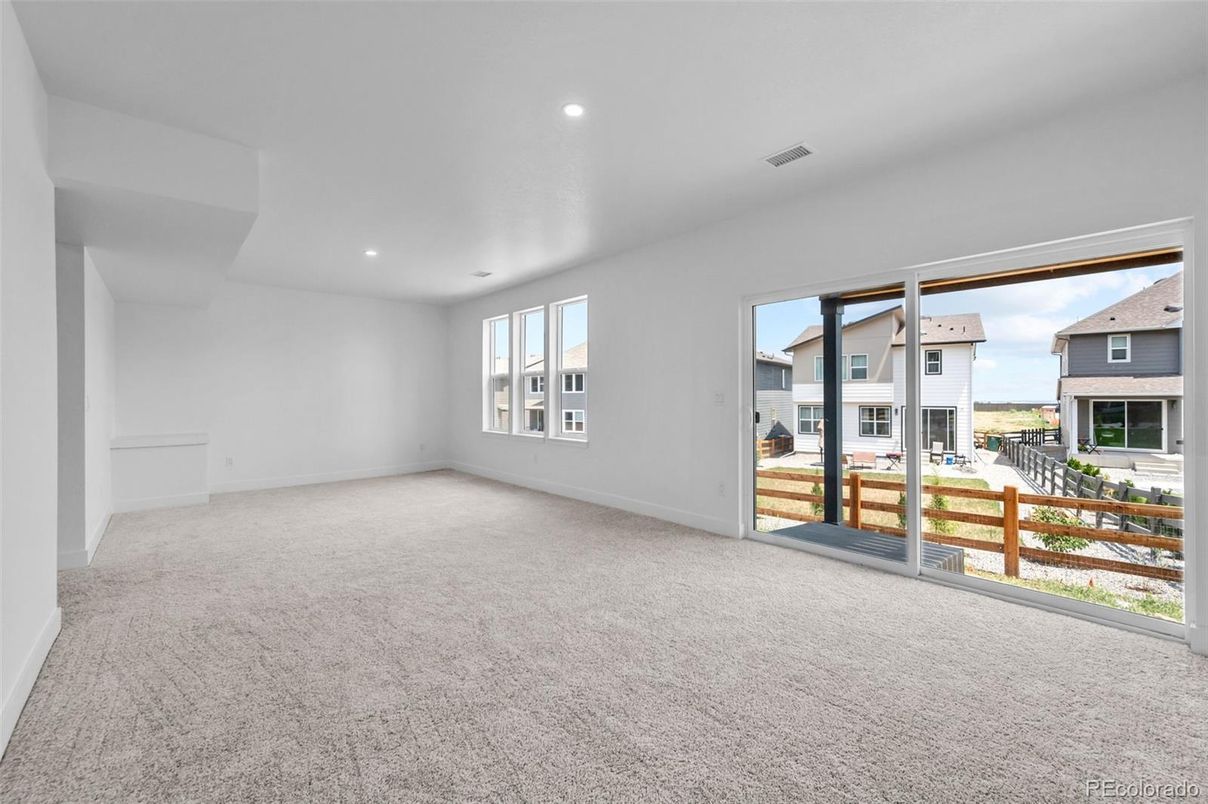 Empty room, Interior, Recessed Lighting