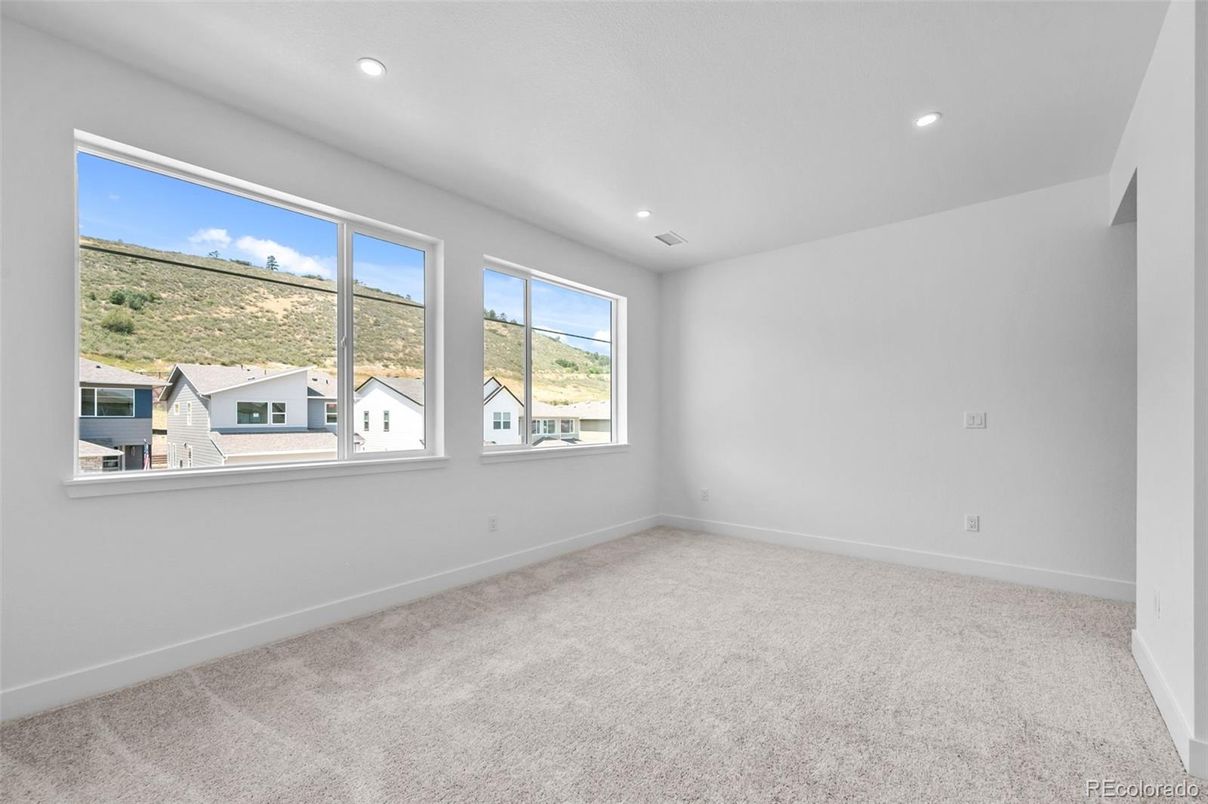 Empty room, Interior, Recessed Lighting
