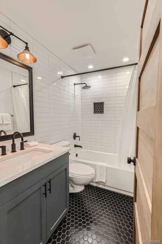 Bathroom, Dual Sink Vanities, Interior, Recessed Lighting