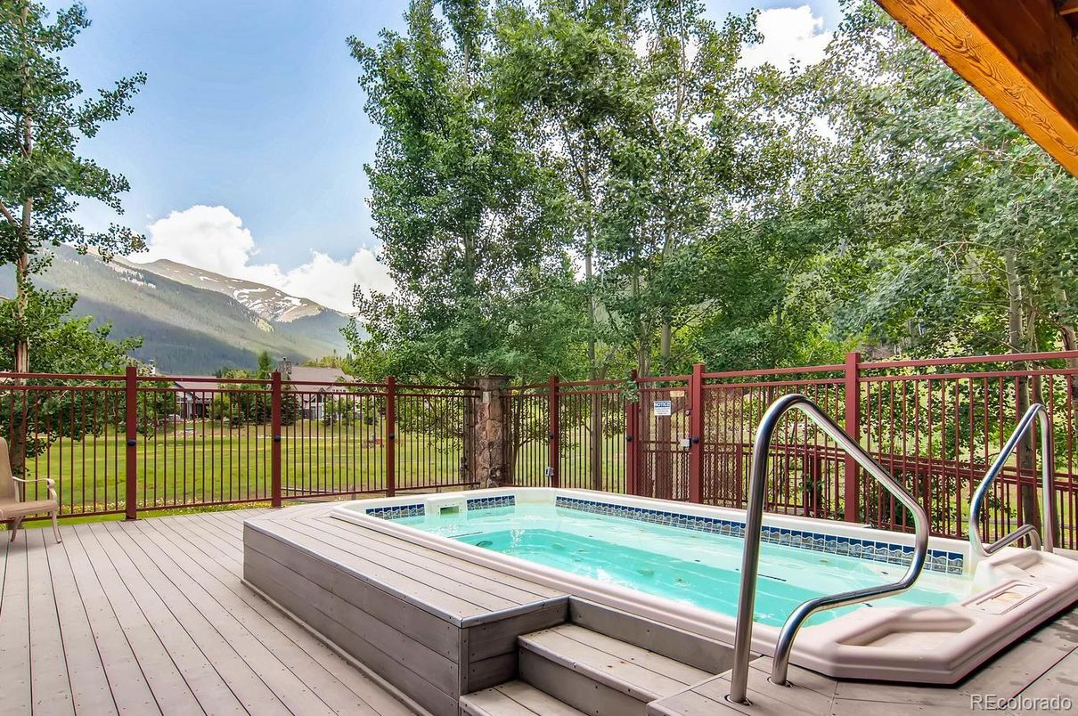 Exterior, Hot Tub, Pool