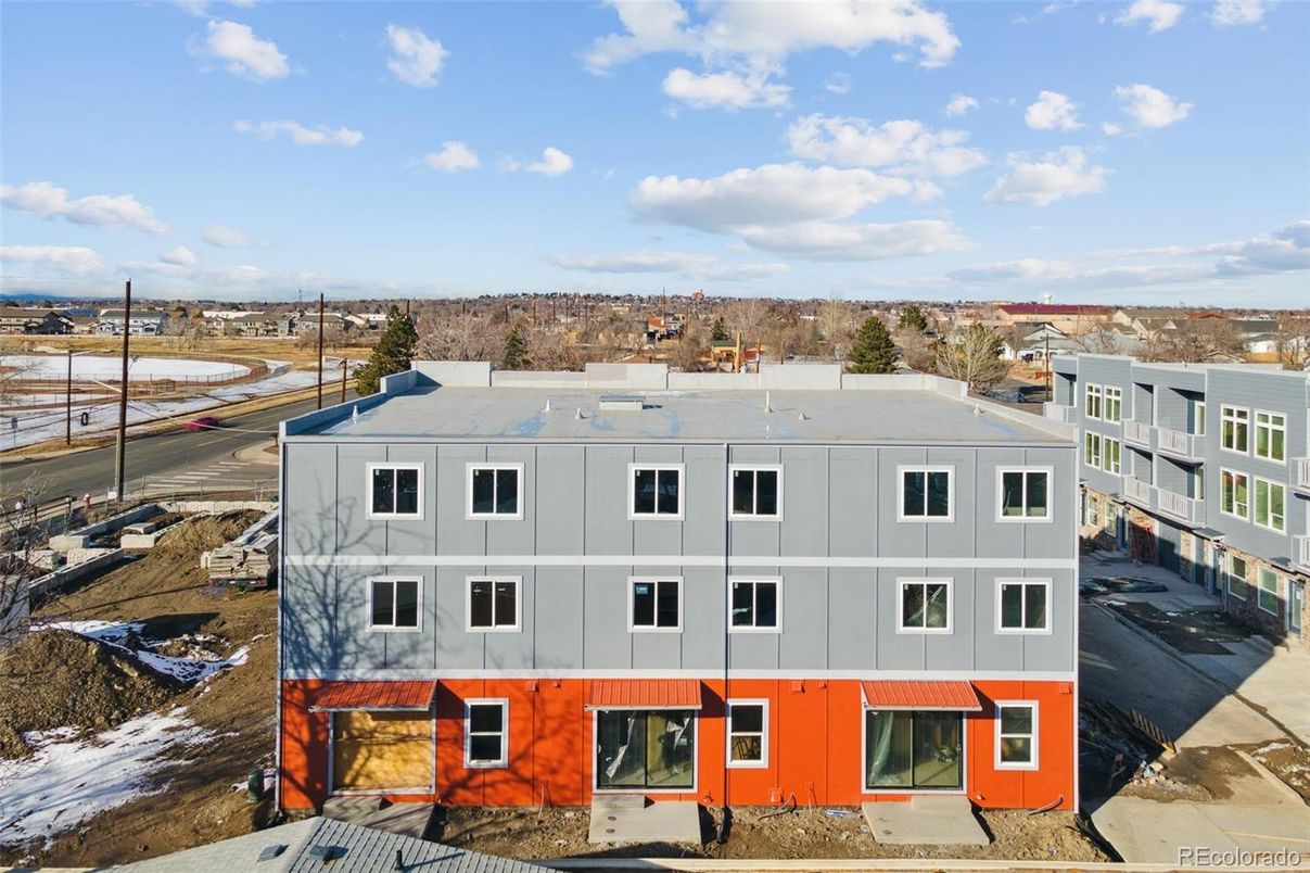 Exterior, Facade, Rowhouse