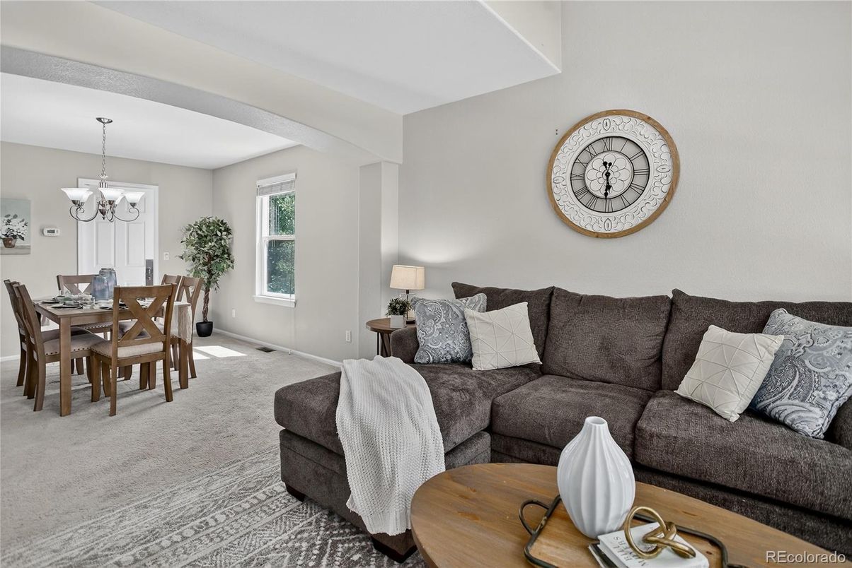 Chandelier, Dining room, Interior, Living room