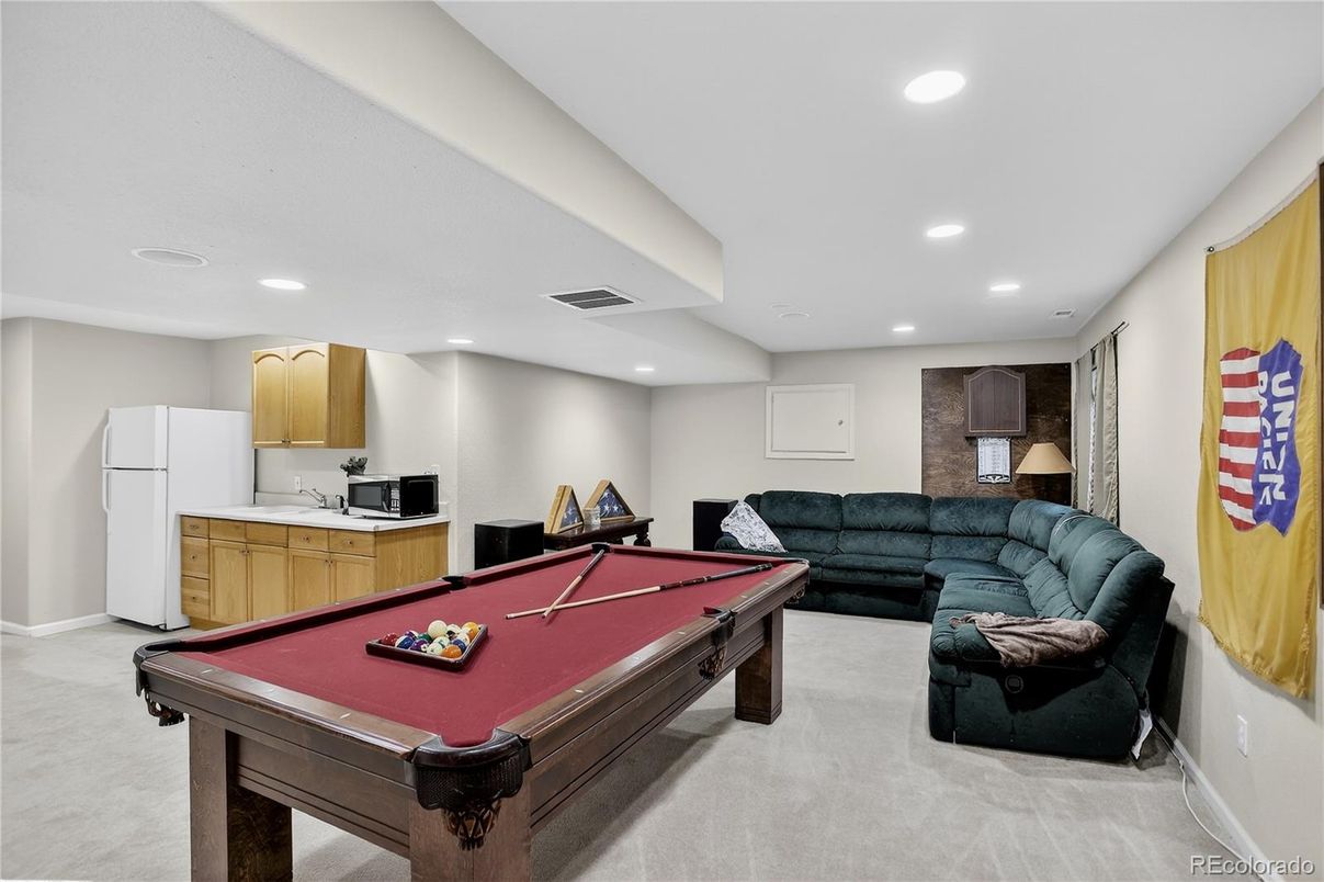 Billiard Table, Game Room, Interior, Living room, Recessed Lighting