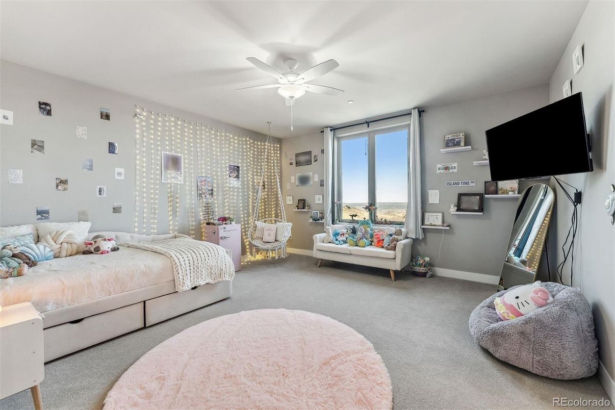 Bedroom, Interior, Water