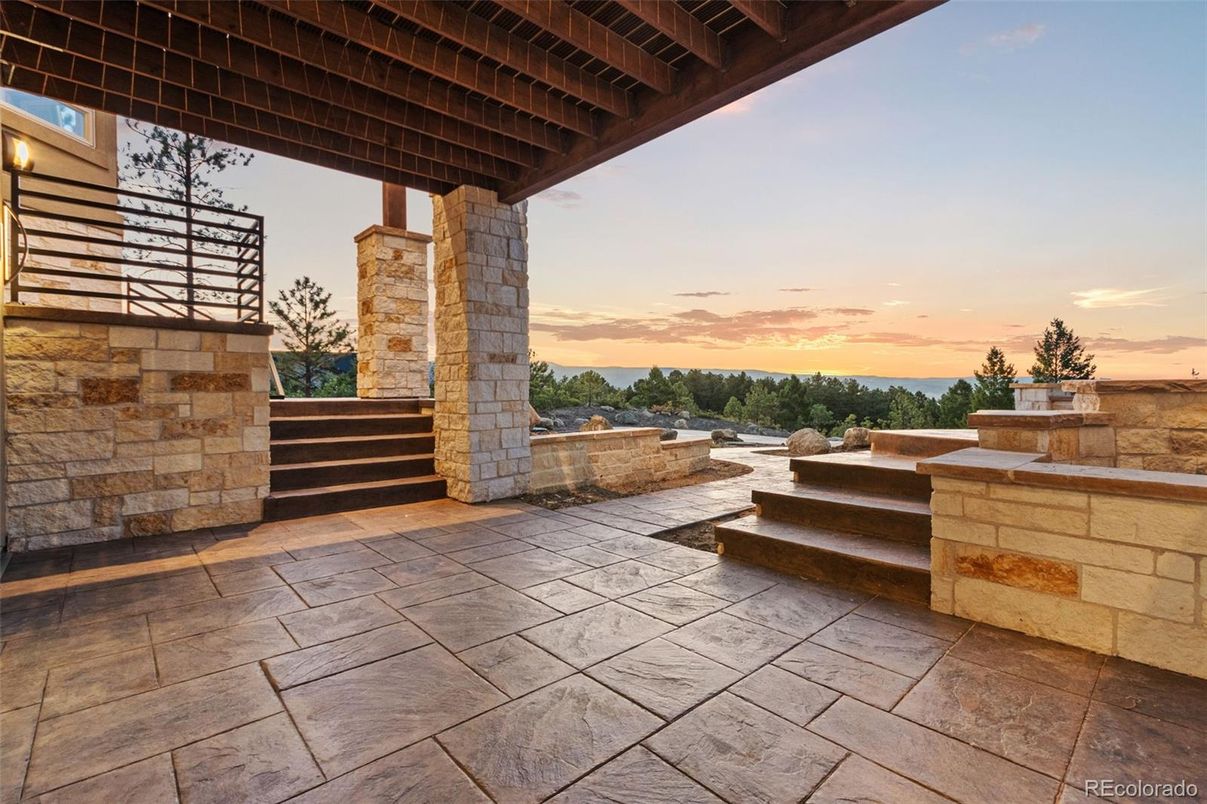 Exterior, Outdoor Kitchen