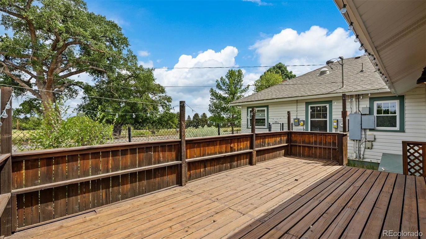 Exterior, Wood Texture Flooring