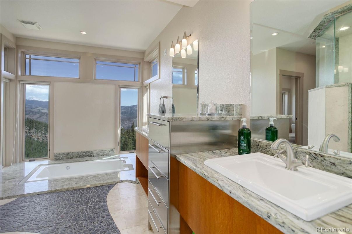 Bathroom, Dual Sink Vanities, Interior, Recessed Lighting