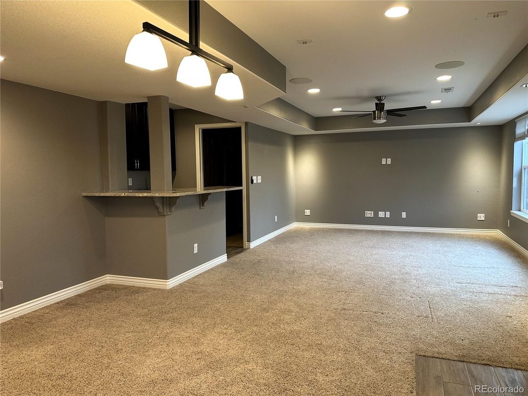 Empty room, Interior, Recessed Lighting