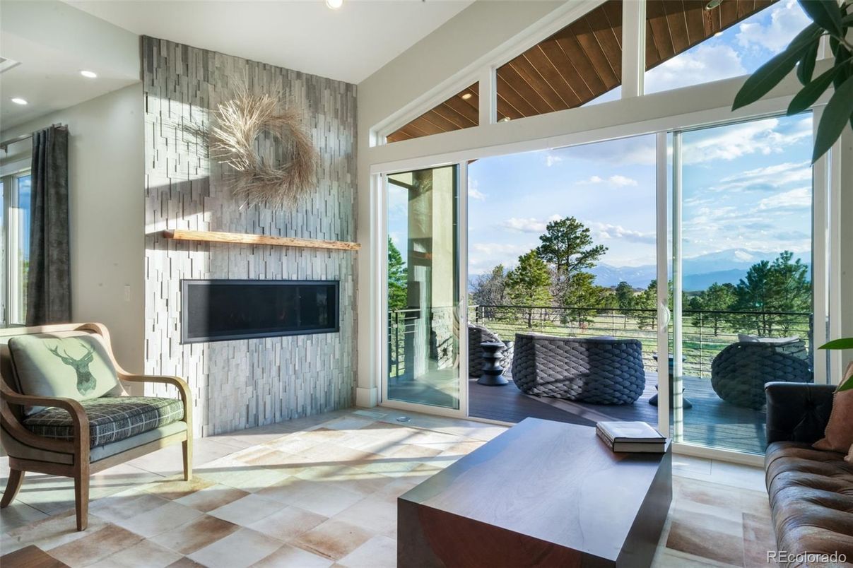 Fireplace, Interior, Recessed Lighting