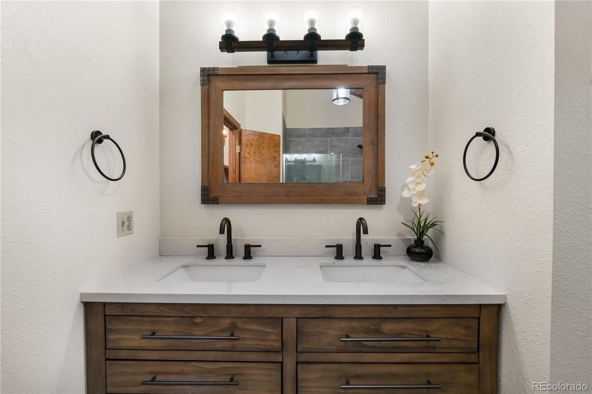 Bathroom, Dual Sink Vanities, Interior