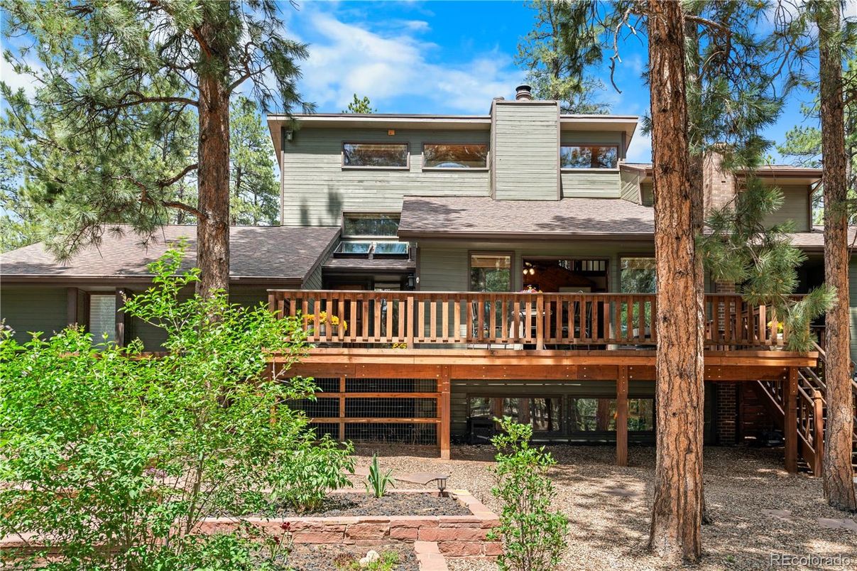 Exterior, Facade, Log Home