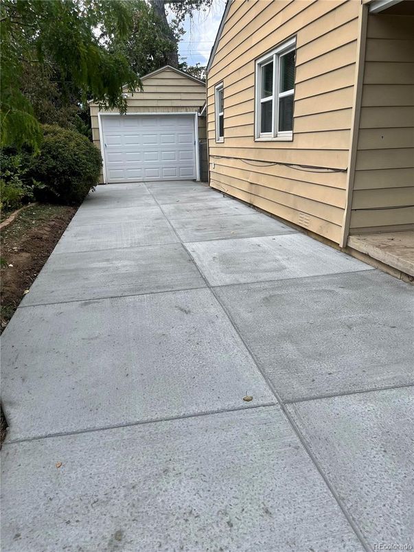 Detached Garage, Exterior