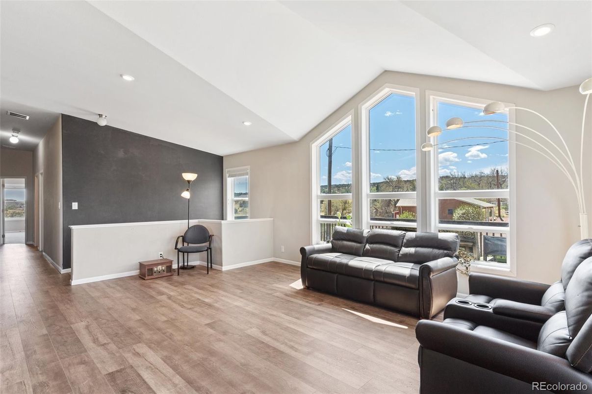 Interior, Living room, Recessed Lighting, Wood Texture Flooring