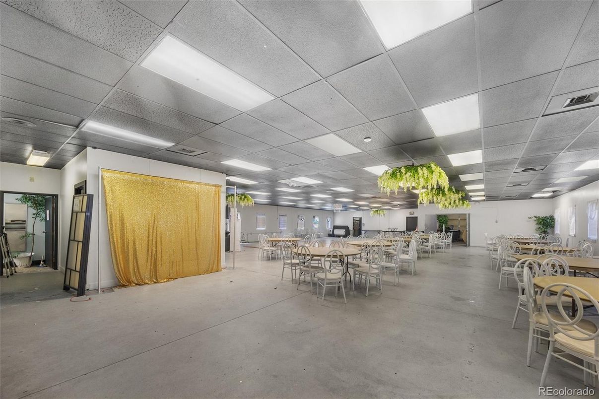 Dining room, Interior, Recessed Lighting