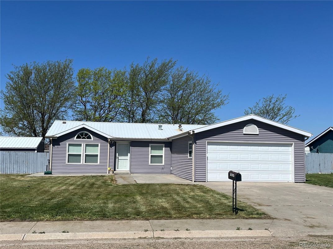 Attached, Exterior, Facade, Ranch