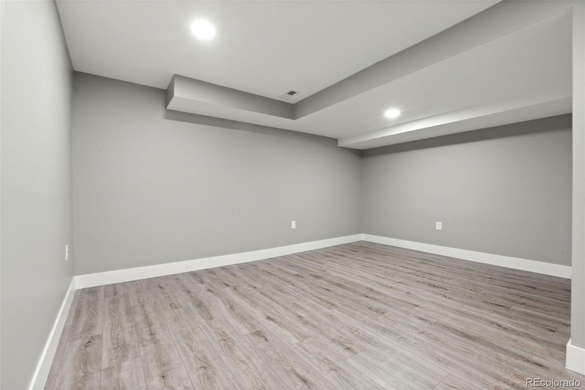 Empty room, Interior, Recessed Lighting, Wood Texture Flooring