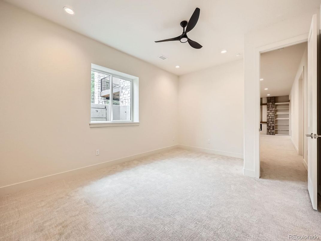 Empty room, Interior, Recessed Lighting