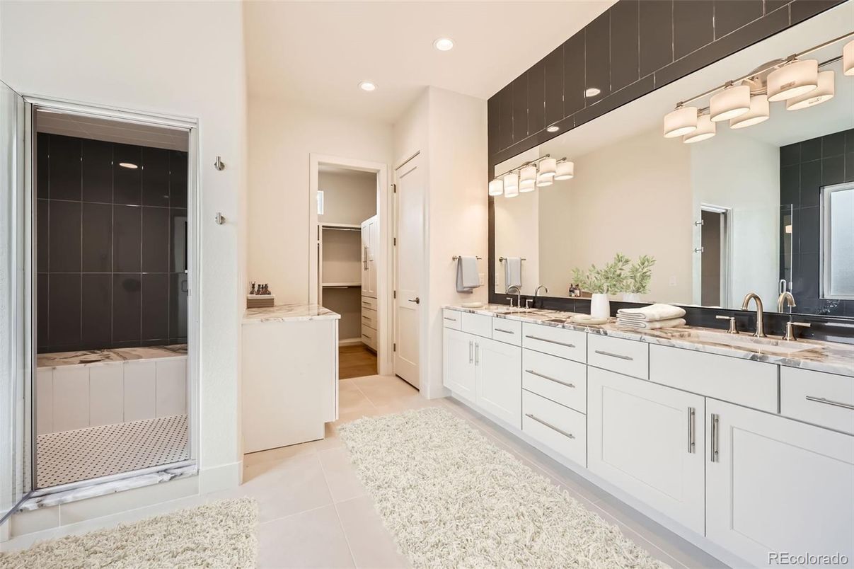 Bathroom, Dual Sink Vanities, Interior, Recessed Lighting