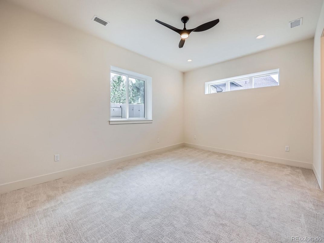 Empty room, Interior, Recessed Lighting
