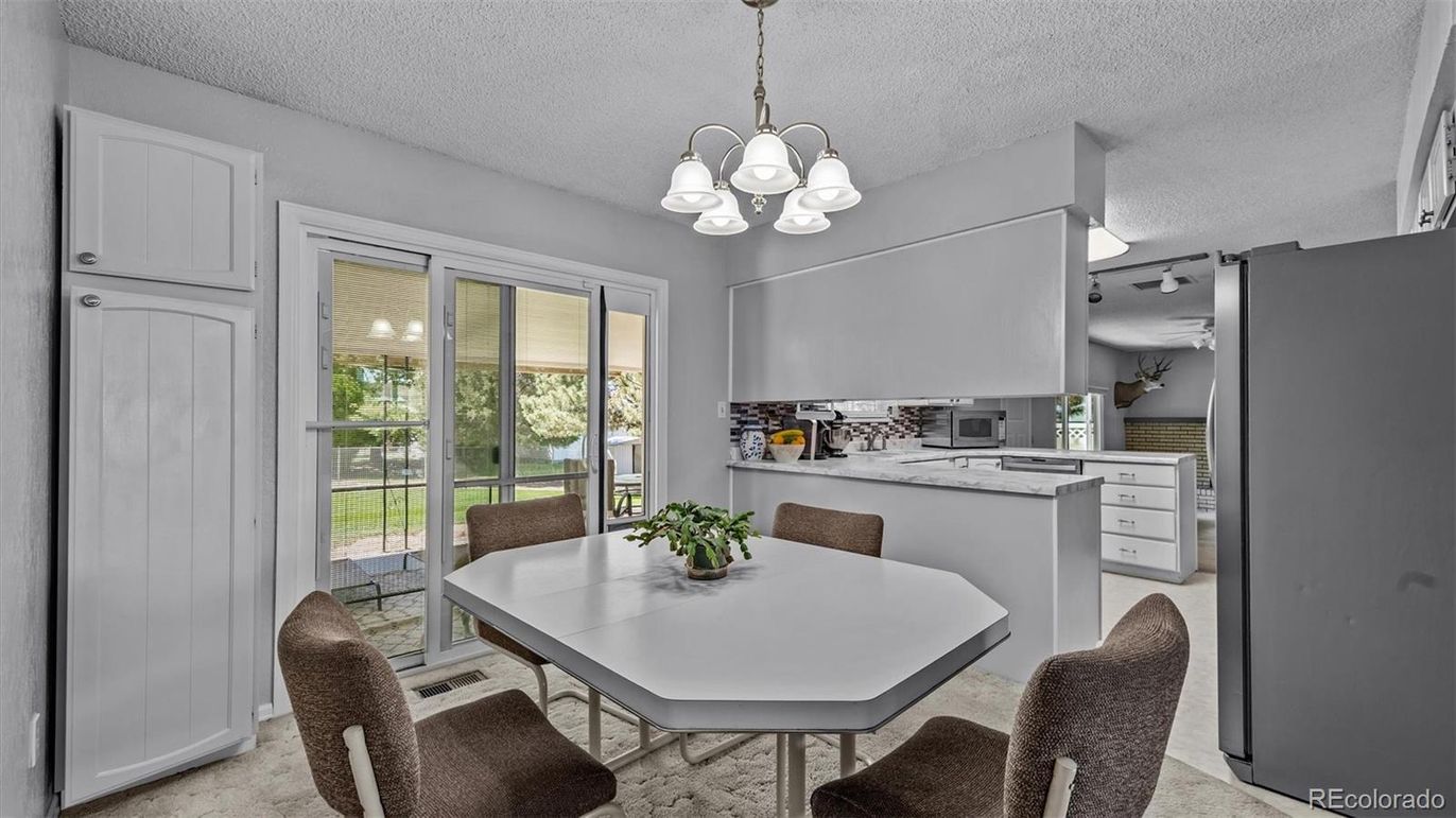 Chandelier, Dining room, Interior, Kitchen