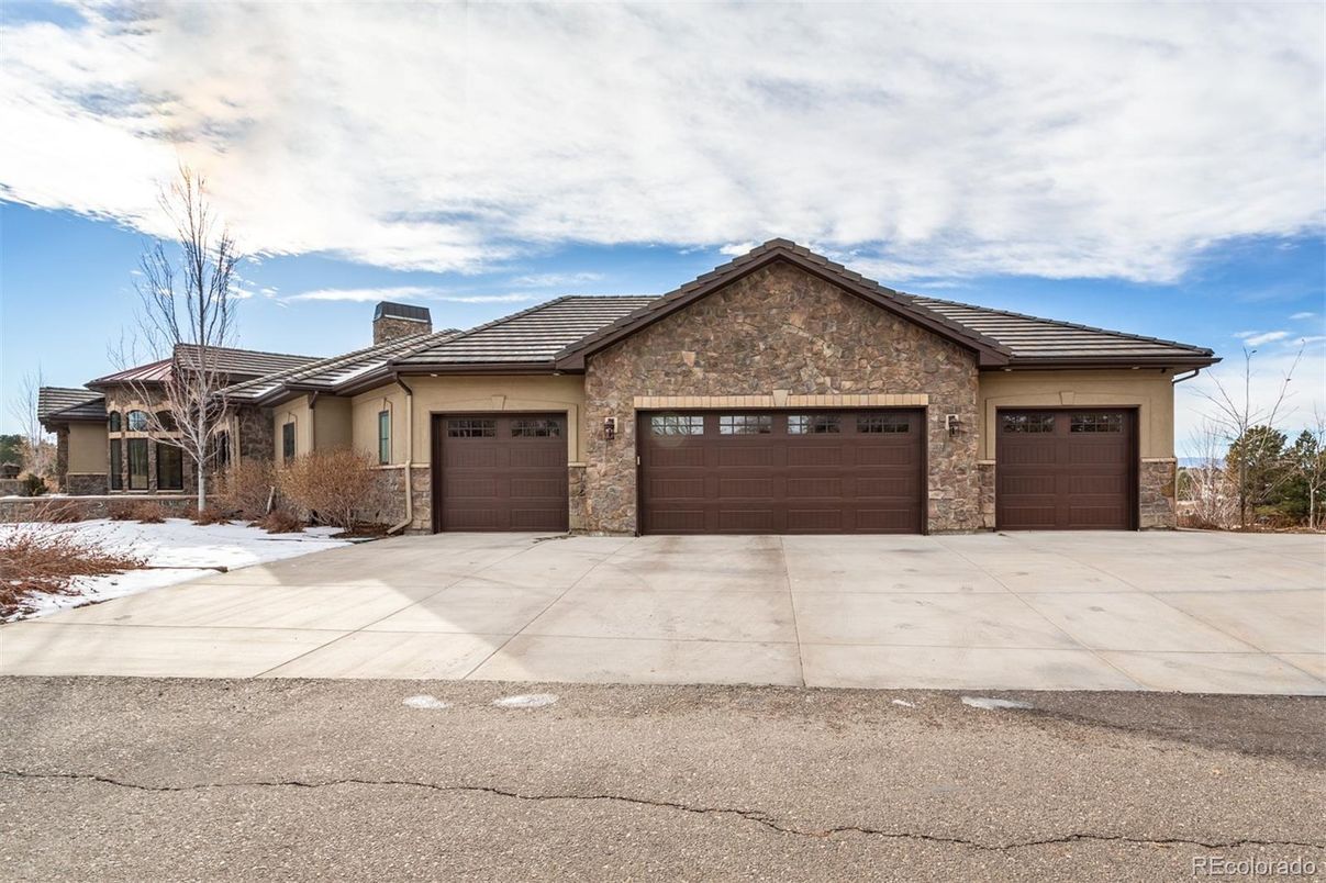 Attached, Exterior, Facade, Ranch